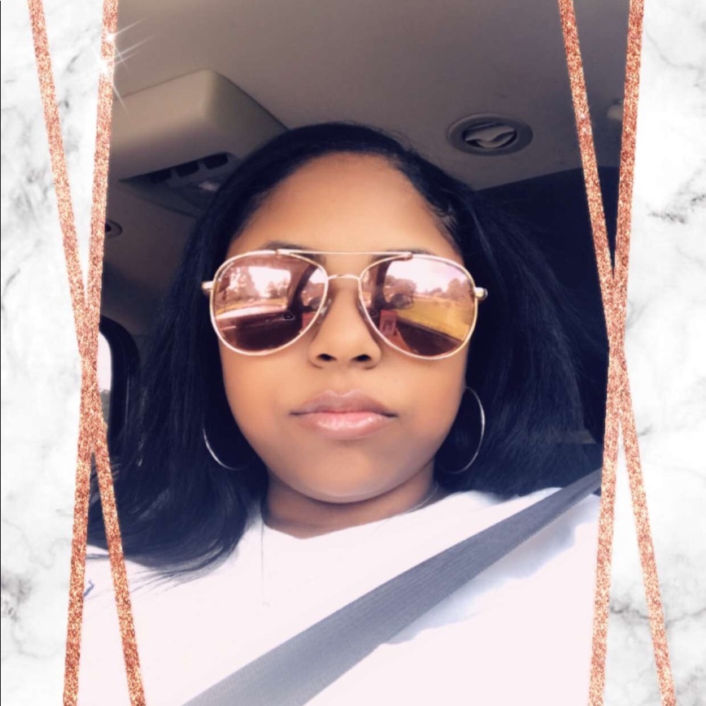 Meet your Posher, Shantia